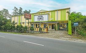 Oyo 92485 Hotel Family